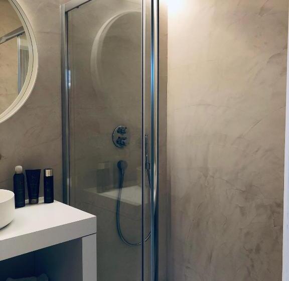 تختخواب و صبحانه Suites Le Porte Bonheur