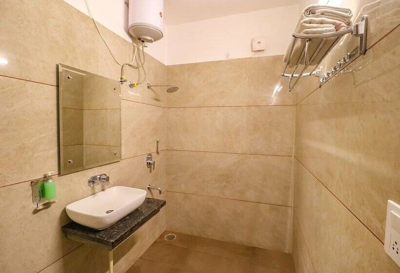 Fabhotel Golden Home