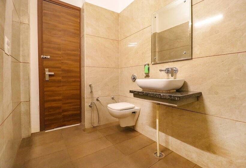 Fabhotel Golden Home