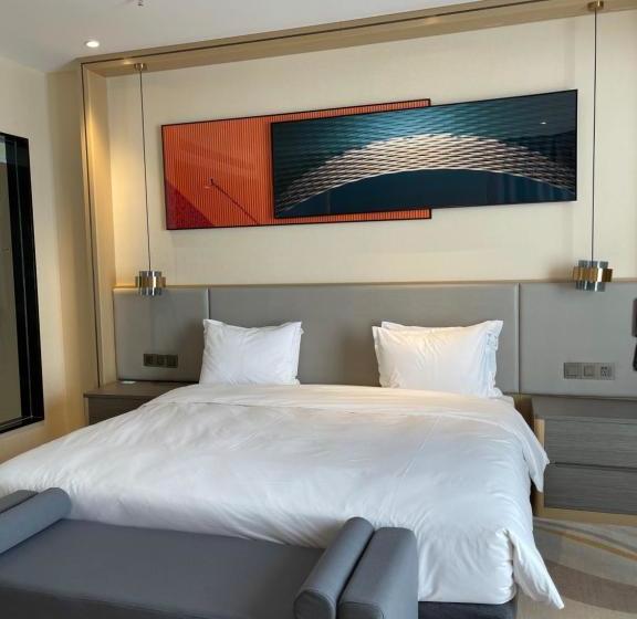 Отель Holiday Inn Express Ulanqab Jining