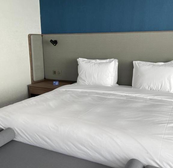 Отель Holiday Inn Express Ulanqab Jining