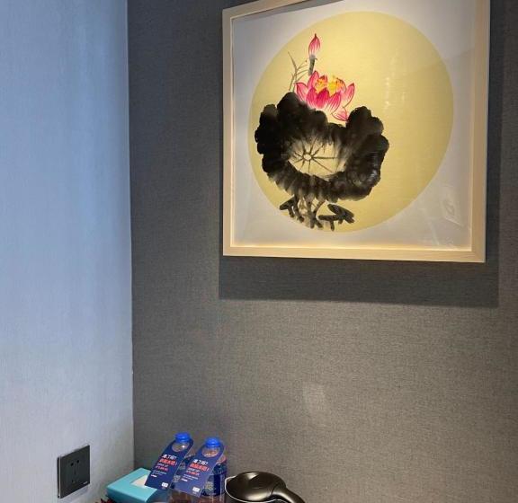 Отель Holiday Inn Express Ulanqab Jining