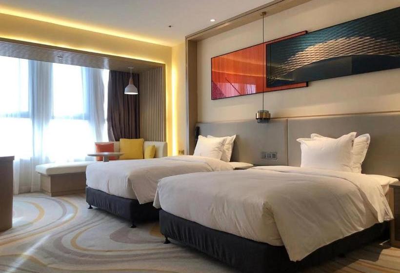 Отель Holiday Inn Express Ulanqab Jining