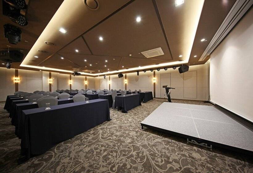 Layers Hotel Busan Hadan