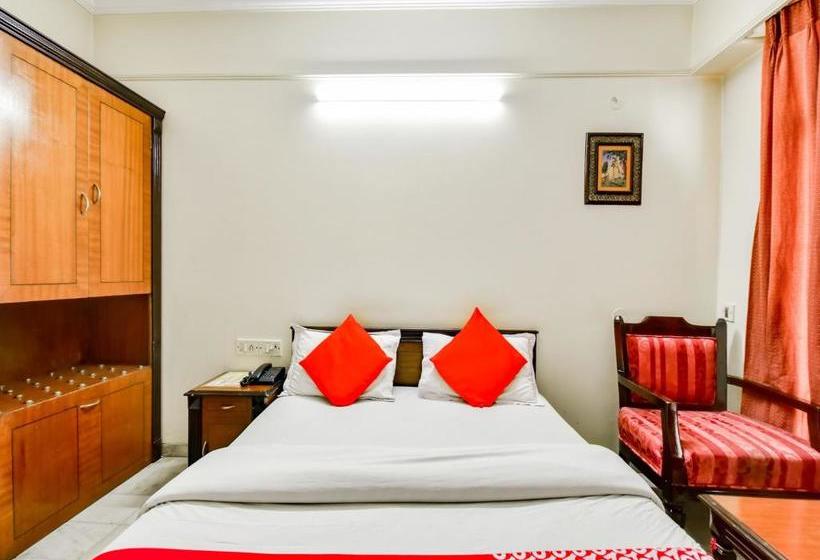 Hotel Oyo 76778  Guru International