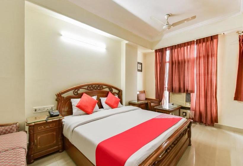 Hotel Oyo 76778  Guru International