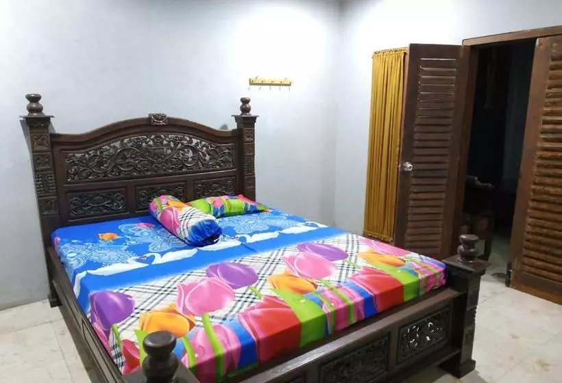 ホテル Spot On 90146 Sugianto Guesthouse Syariah