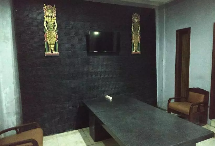 ホテル Spot On 90146 Sugianto Guesthouse Syariah