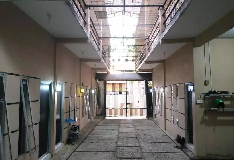 ホテル Spot On 90146 Sugianto Guesthouse Syariah
