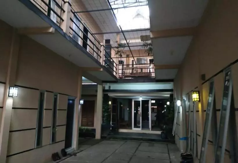 ホテル Spot On 90146 Sugianto Guesthouse Syariah