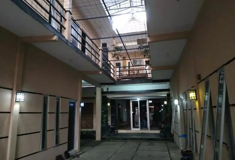 ホテル Spot On 90146 Sugianto Guesthouse Syariah