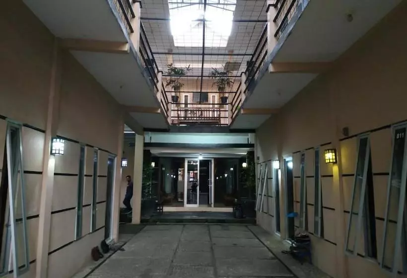 ホテル Spot On 90146 Sugianto Guesthouse Syariah