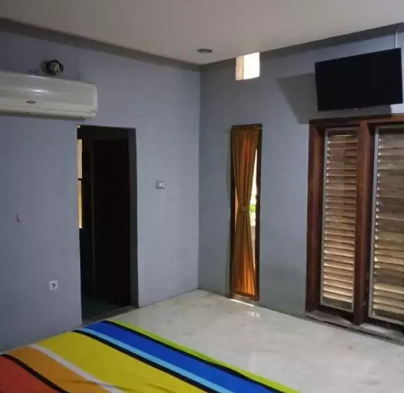ホテル Spot On 90146 Sugianto Guesthouse Syariah