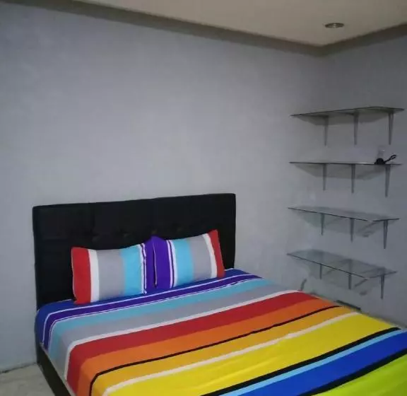 ホテル Spot On 90146 Sugianto Guesthouse Syariah