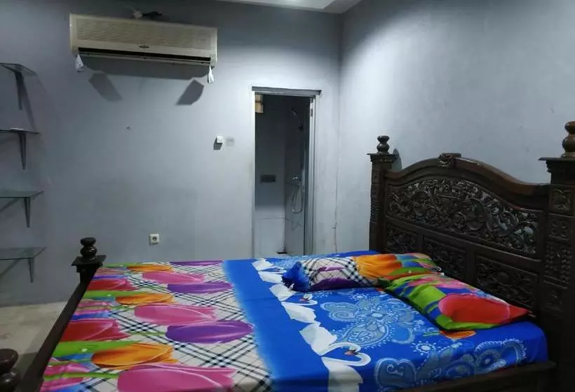 ホテル Spot On 90146 Sugianto Guesthouse Syariah