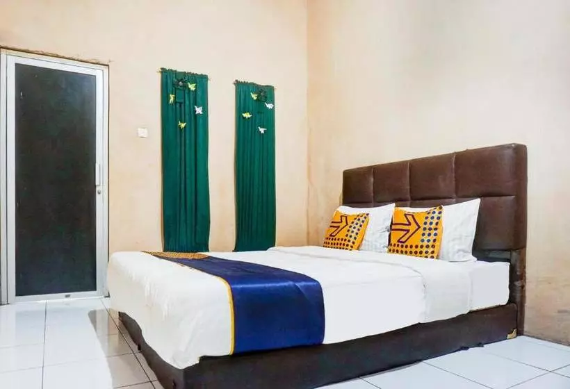 ホテル Spot On 90146 Sugianto Guesthouse Syariah