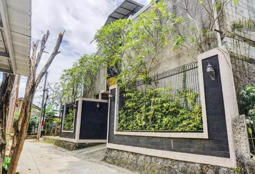 ホテル Spot On 90146 Sugianto Guesthouse Syariah