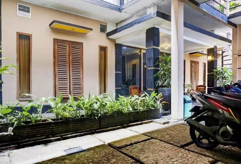 ホテル Spot On 90146 Sugianto Guesthouse Syariah