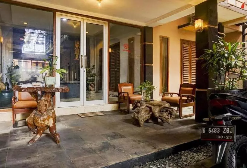 ホテル Spot On 90146 Sugianto Guesthouse Syariah