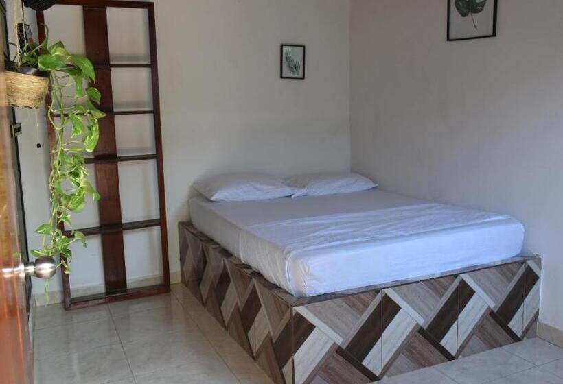 پانسیون Hostal Buena Vida