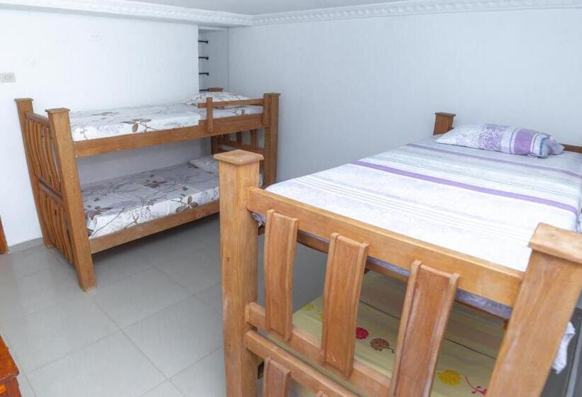 پانسیون Hostal Buena Vida