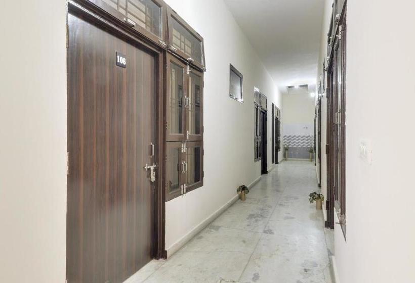 호텔 Spot On 76176  Royal Palace