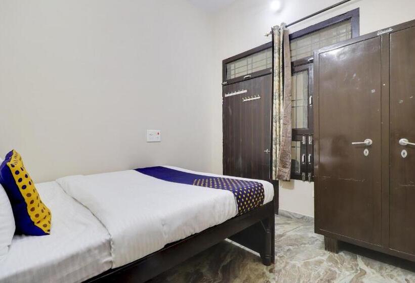 호텔 Spot On 76176  Royal Palace