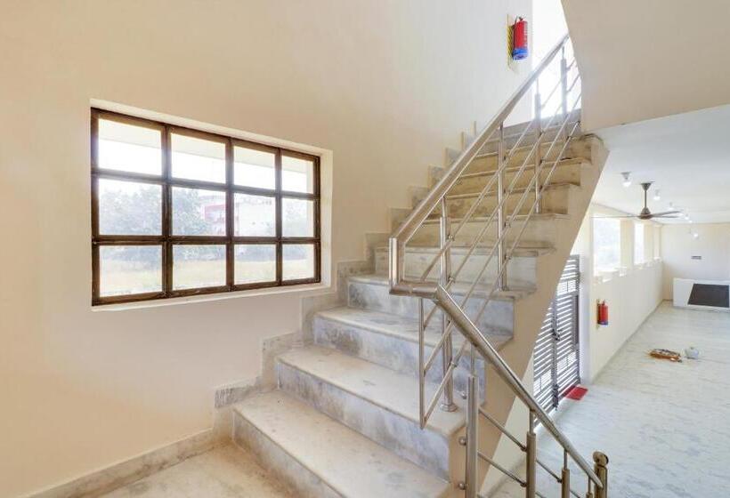 호텔 Spot On 76176  Royal Palace