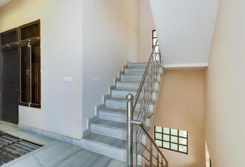 호텔 Spot On 76176  Royal Palace