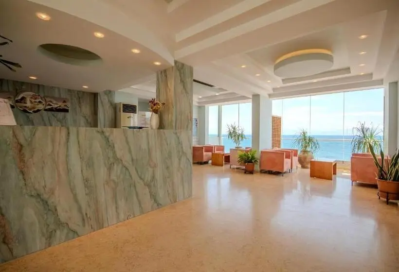Hotelli Corfu Maris