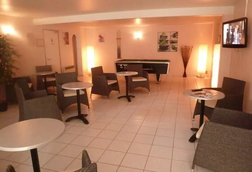 Отель Restaurant Les Falaises