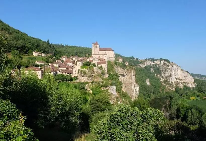 Отель Restaurant Les Falaises