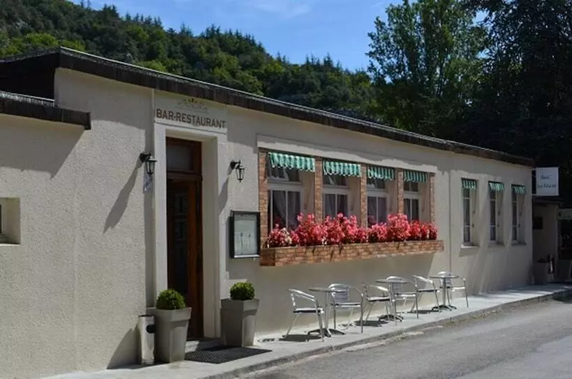 Отель Restaurant Les Falaises