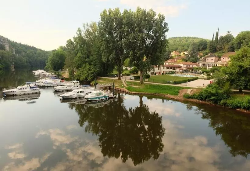 Отель Restaurant Les Falaises