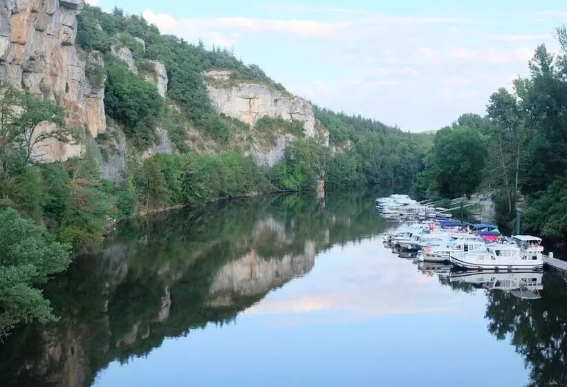 Отель Restaurant Les Falaises