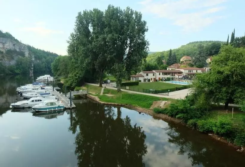 Отель Restaurant Les Falaises