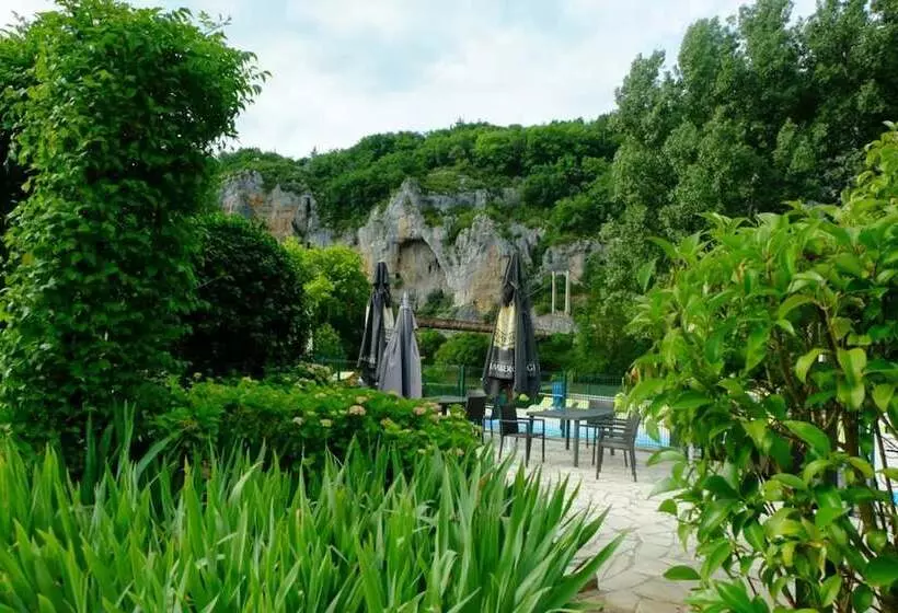 Отель Restaurant Les Falaises