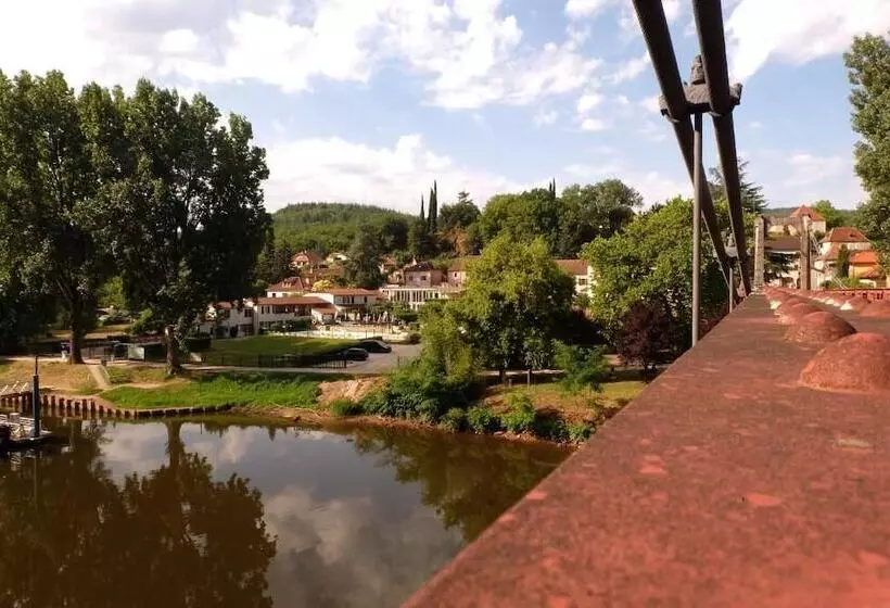 Отель Restaurant Les Falaises