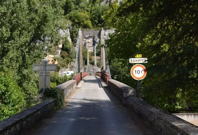 Отель Restaurant Les Falaises