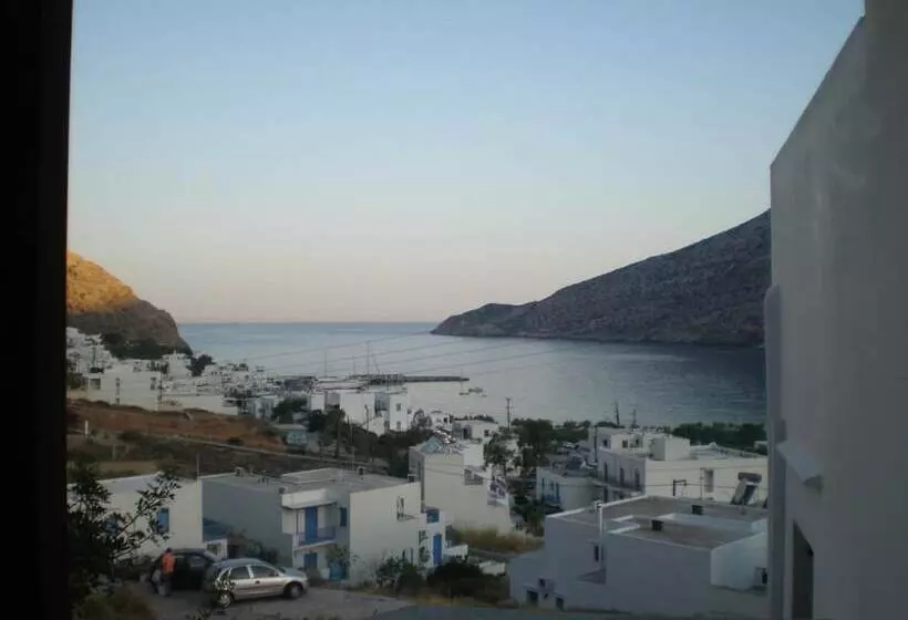 ホテル Froudi Rooms