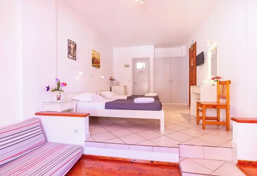 ホテル Froudi Rooms