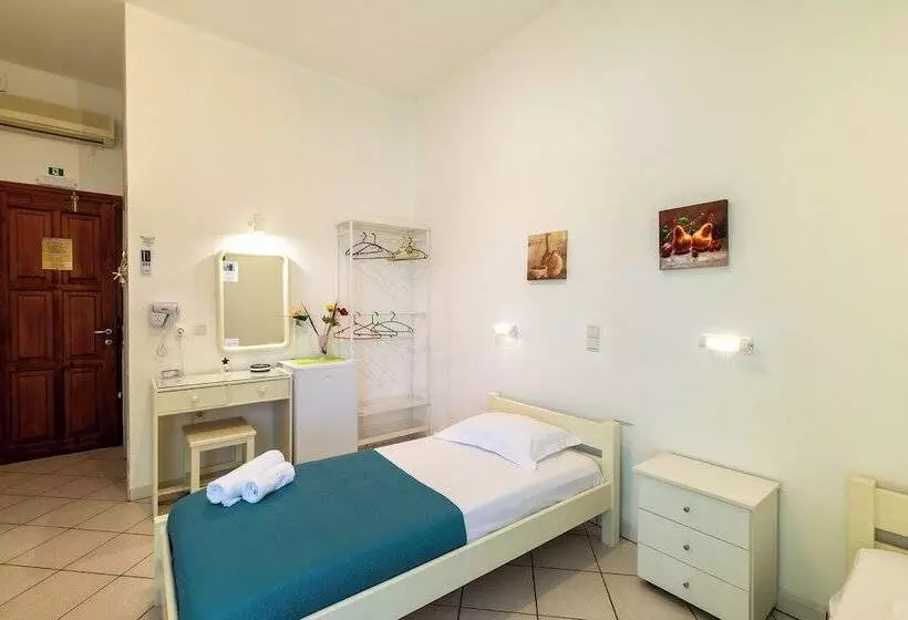 ホテル Froudi Rooms