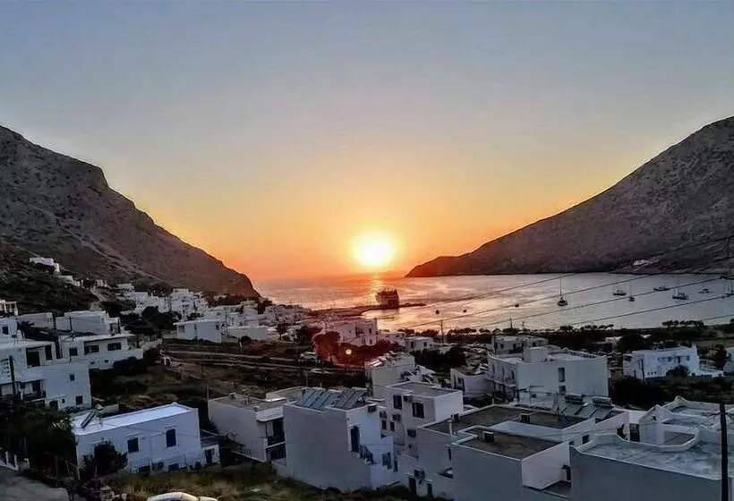 ホテル Froudi Rooms