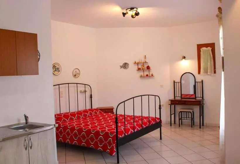 ホテル Froudi Rooms