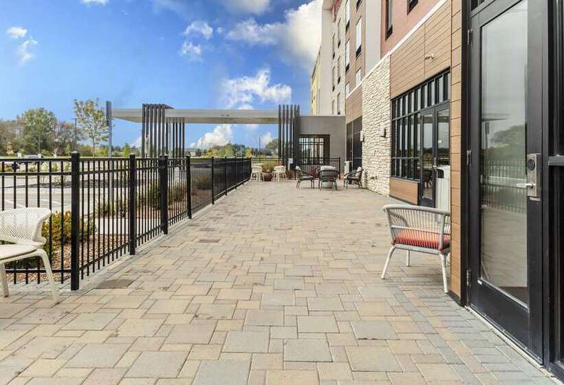 Отель Hilton Garden Inn Detroit Utica