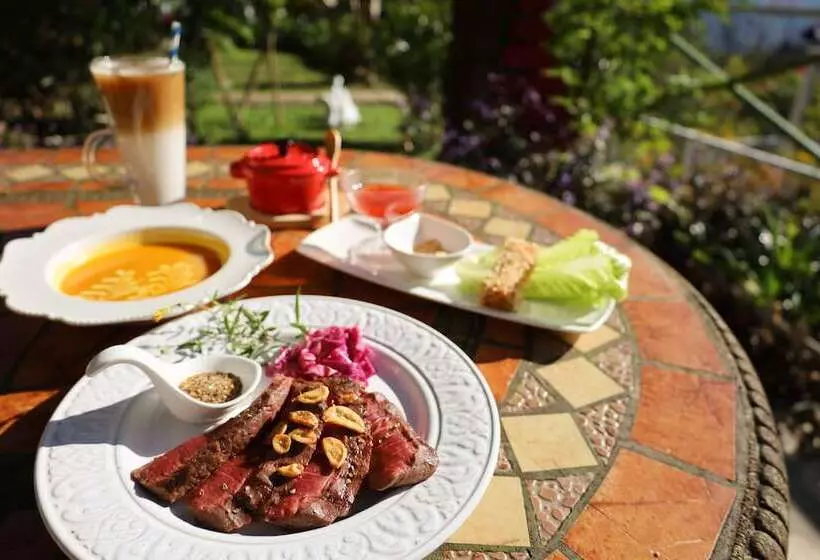 هتل Prado Hill Holiday