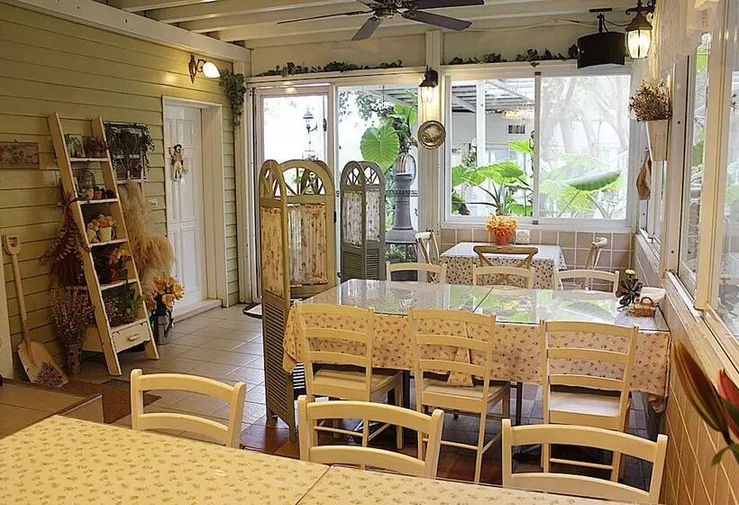 هتل Prado Hill Holiday