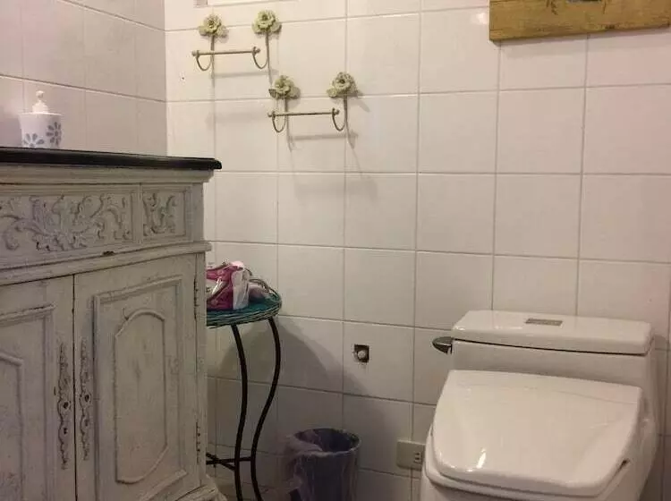 هتل Prado Hill Holiday