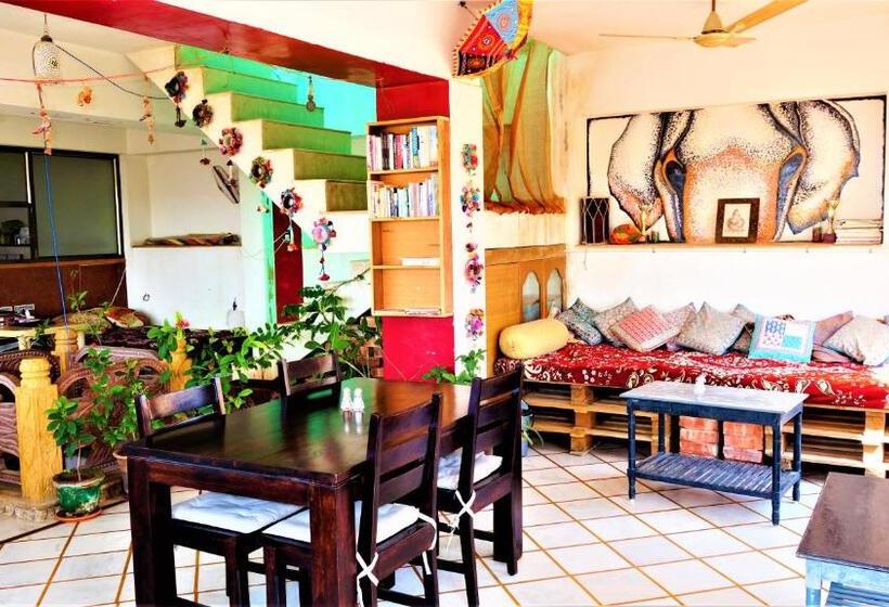 Bed and Breakfast The Wanderlust Guest House & Safari