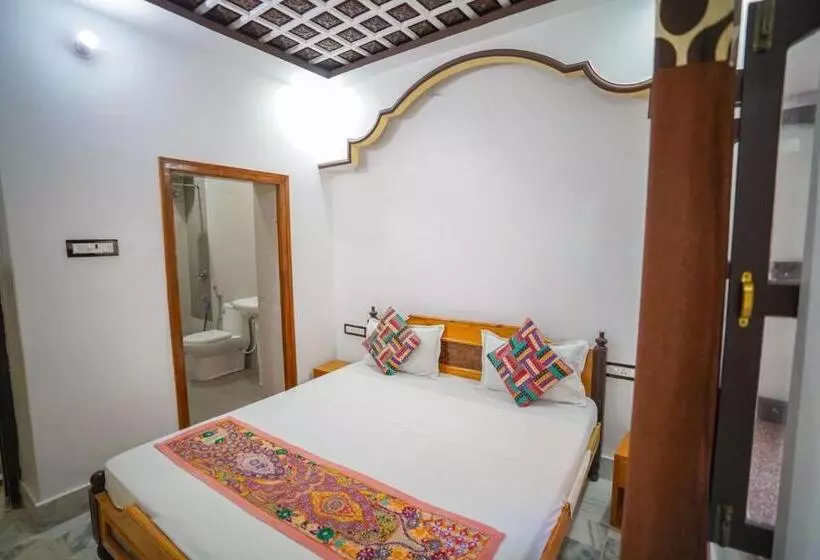 تختخواب و صبحانه The Wanderlust Guest House & Safari